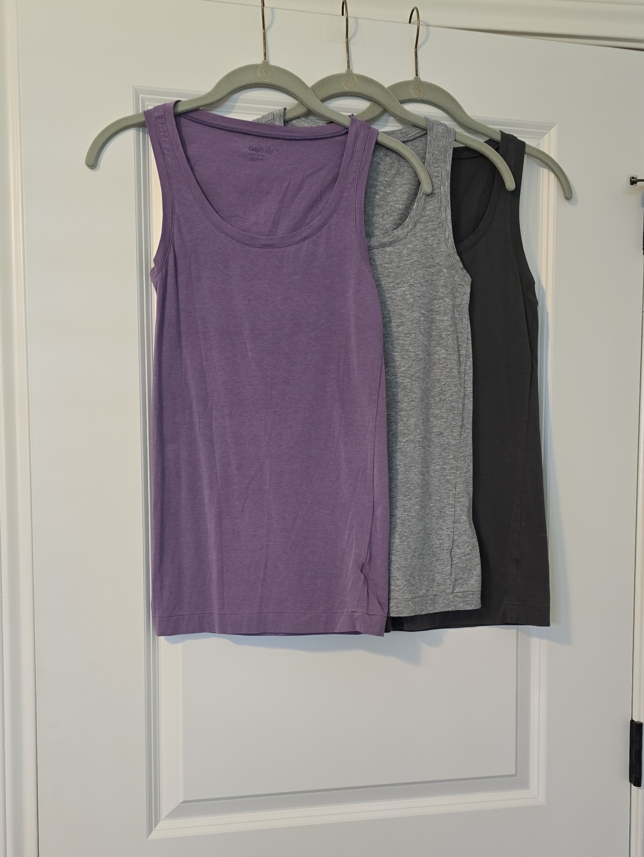 Bundle Of 3 Gapbody Everyday Scoop Neck Tank Tops Size Xs